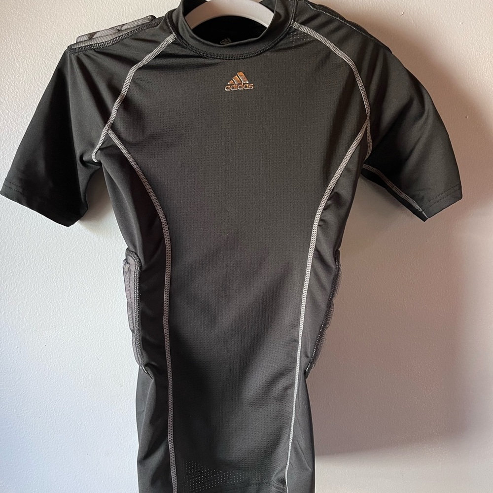 Under Armour Youth 5-Pad Pro Top L, XL—PRACTICALLY NEW